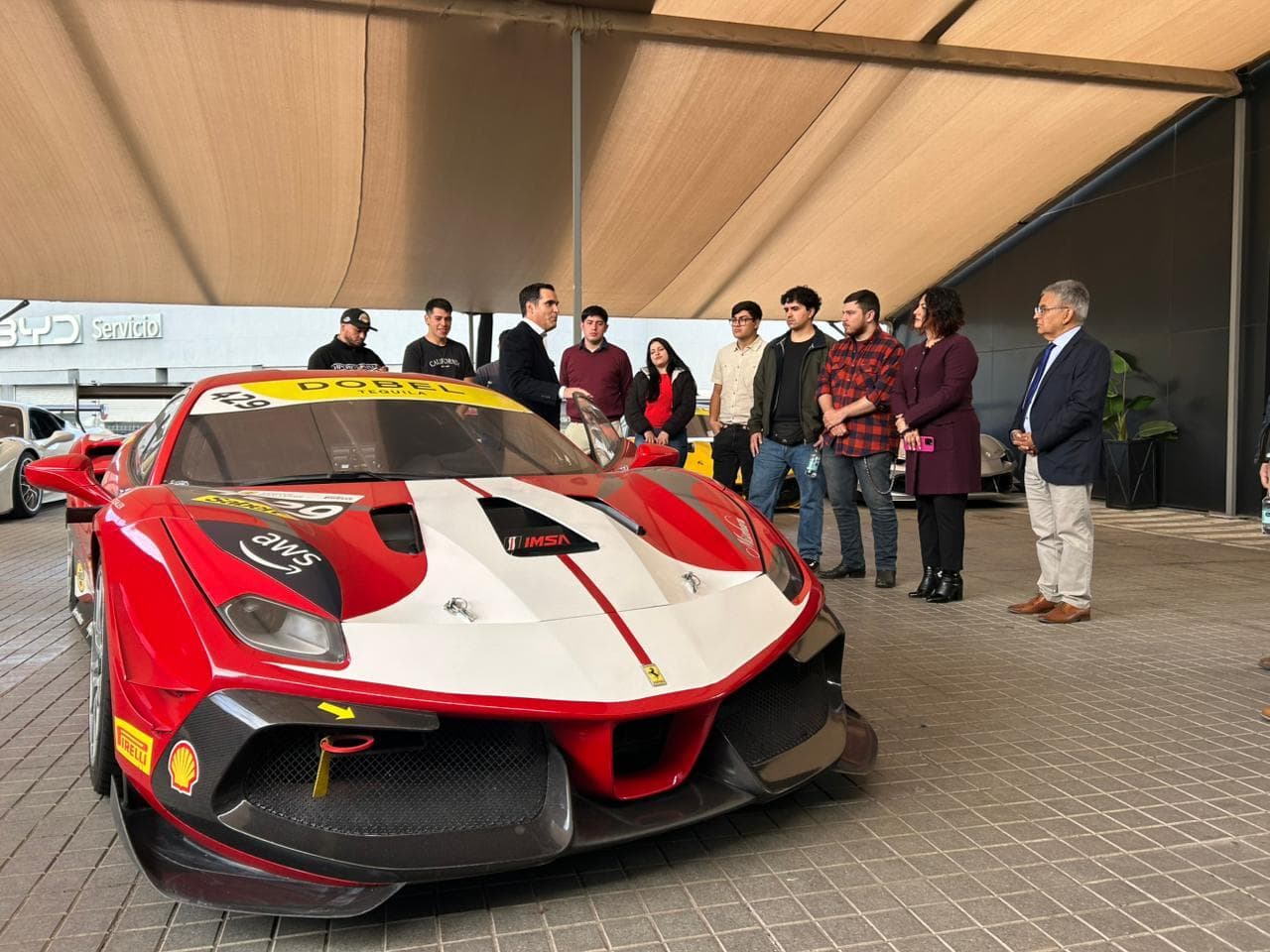 Ferrari Chile abre sus puertas a futuros ingenieros mecánicos de DuocUC