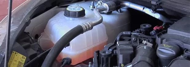 Los mecánicos coinciden: cada cuánto revisar el líquido refrigerante para evitar dañar el motor
